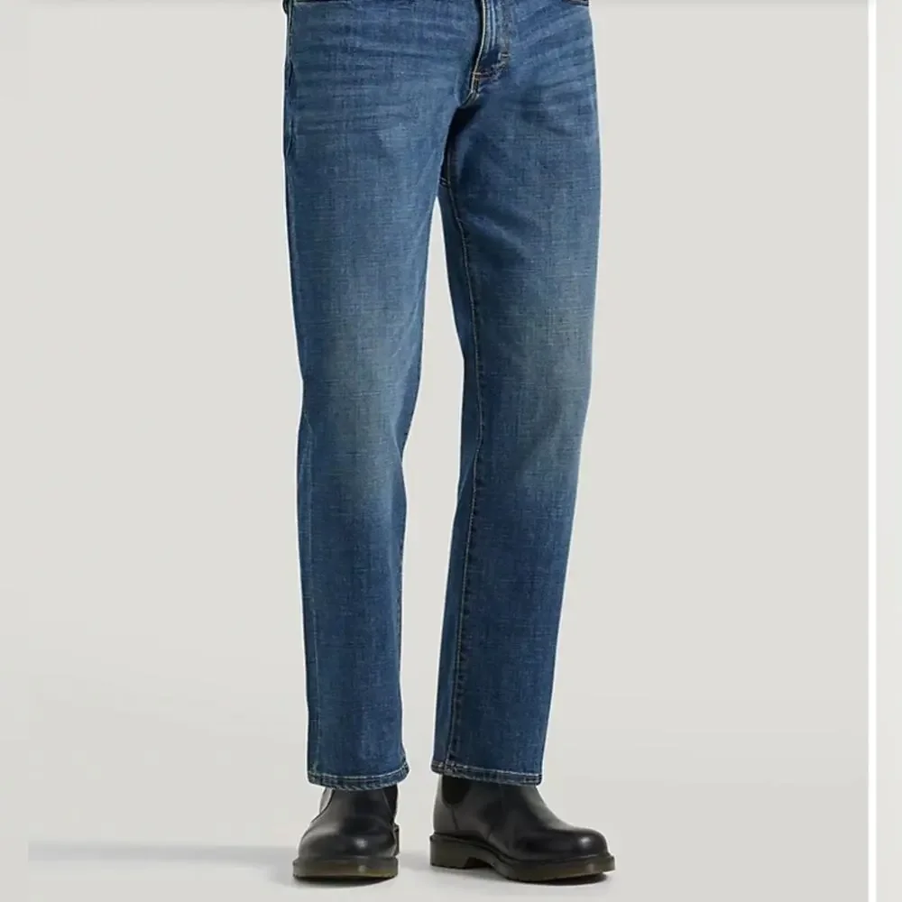 LEE MEN'S EXTREME MOTION MVP STRAIGHT FIT TAPERED JEAN 30x32